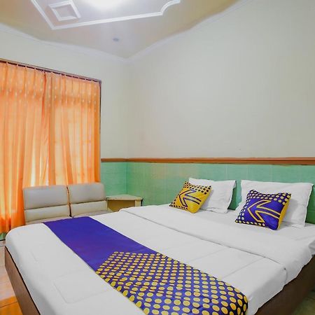 Spot On 90092 Dewi Safitri Hotel Semarang Exterior foto