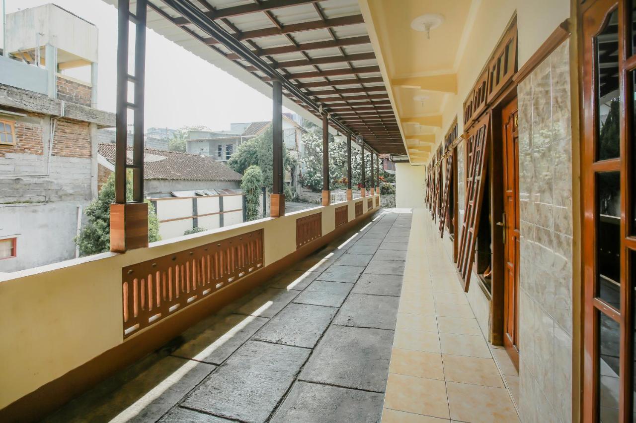 Spot On 90092 Dewi Safitri Hotel Semarang Exterior foto