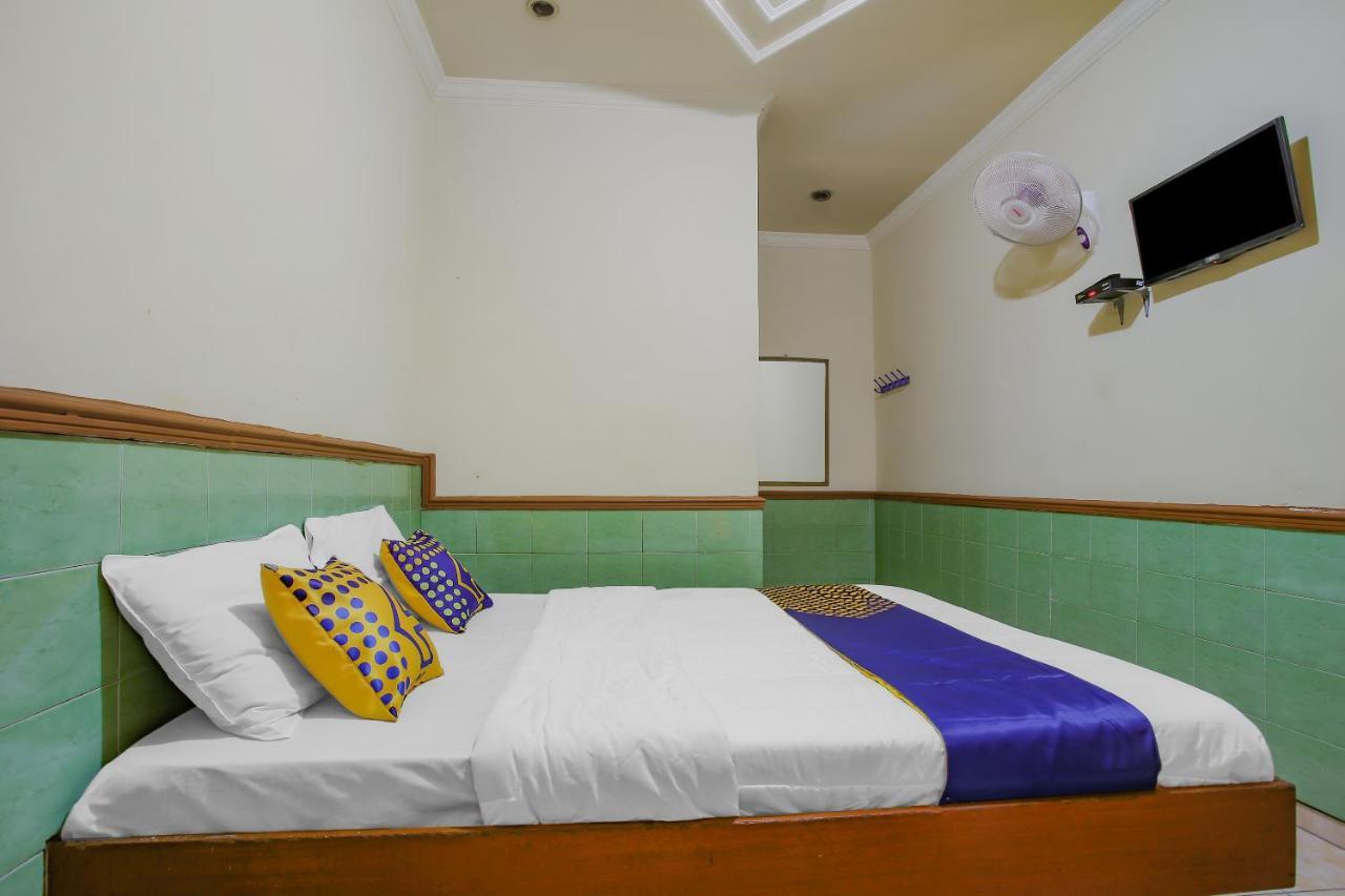 Spot On 90092 Dewi Safitri Hotel Semarang Exterior foto