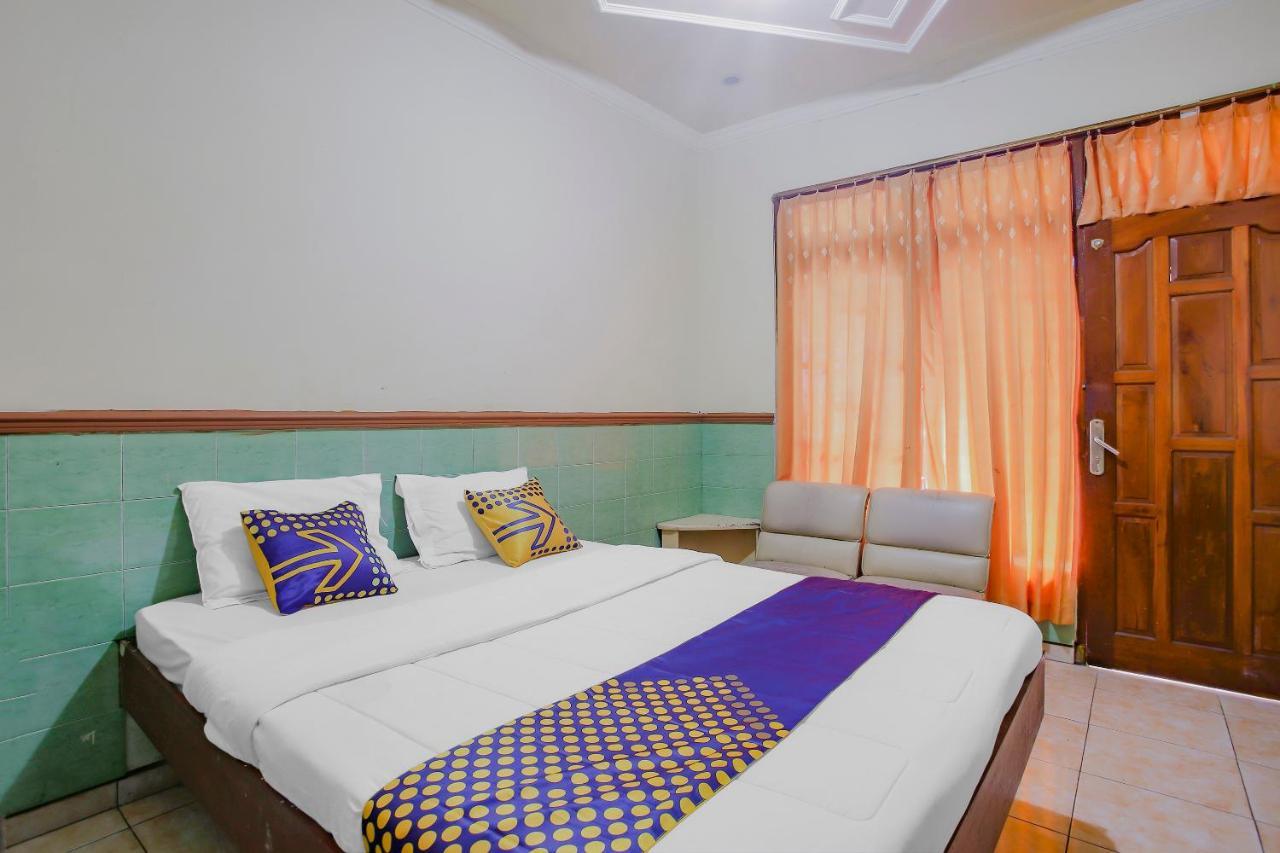 Spot On 90092 Dewi Safitri Hotel Semarang Exterior foto