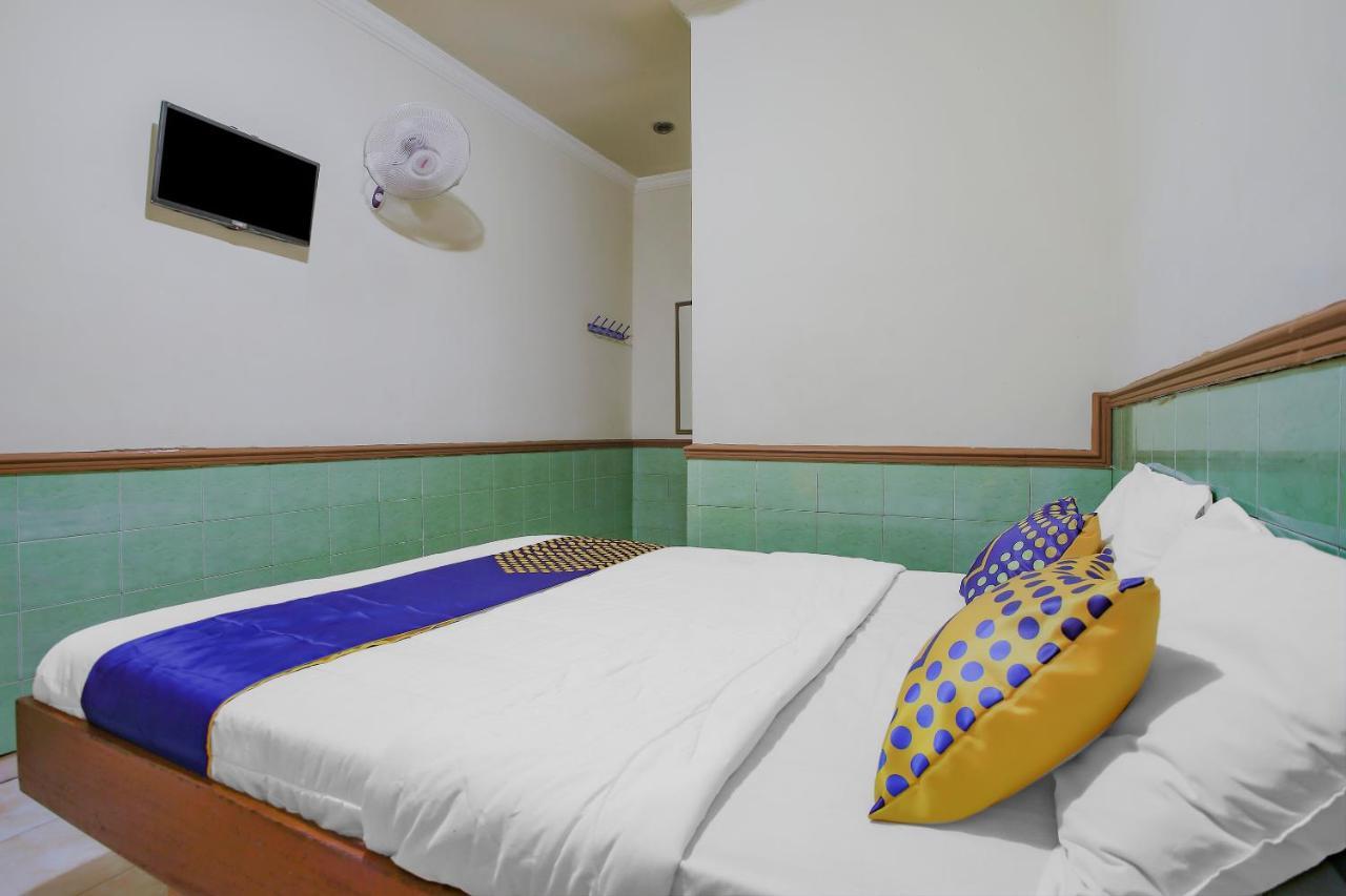 Spot On 90092 Dewi Safitri Hotel Semarang Exterior foto