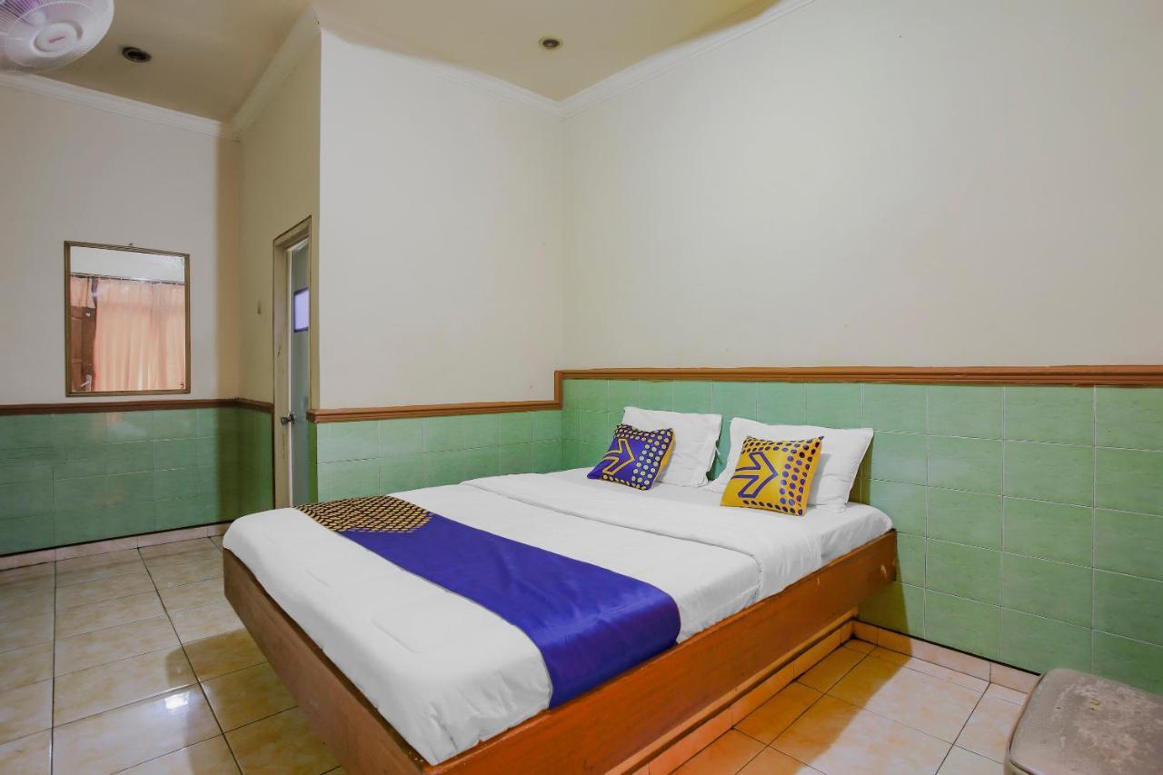 Spot On 90092 Dewi Safitri Hotel Semarang Exterior foto